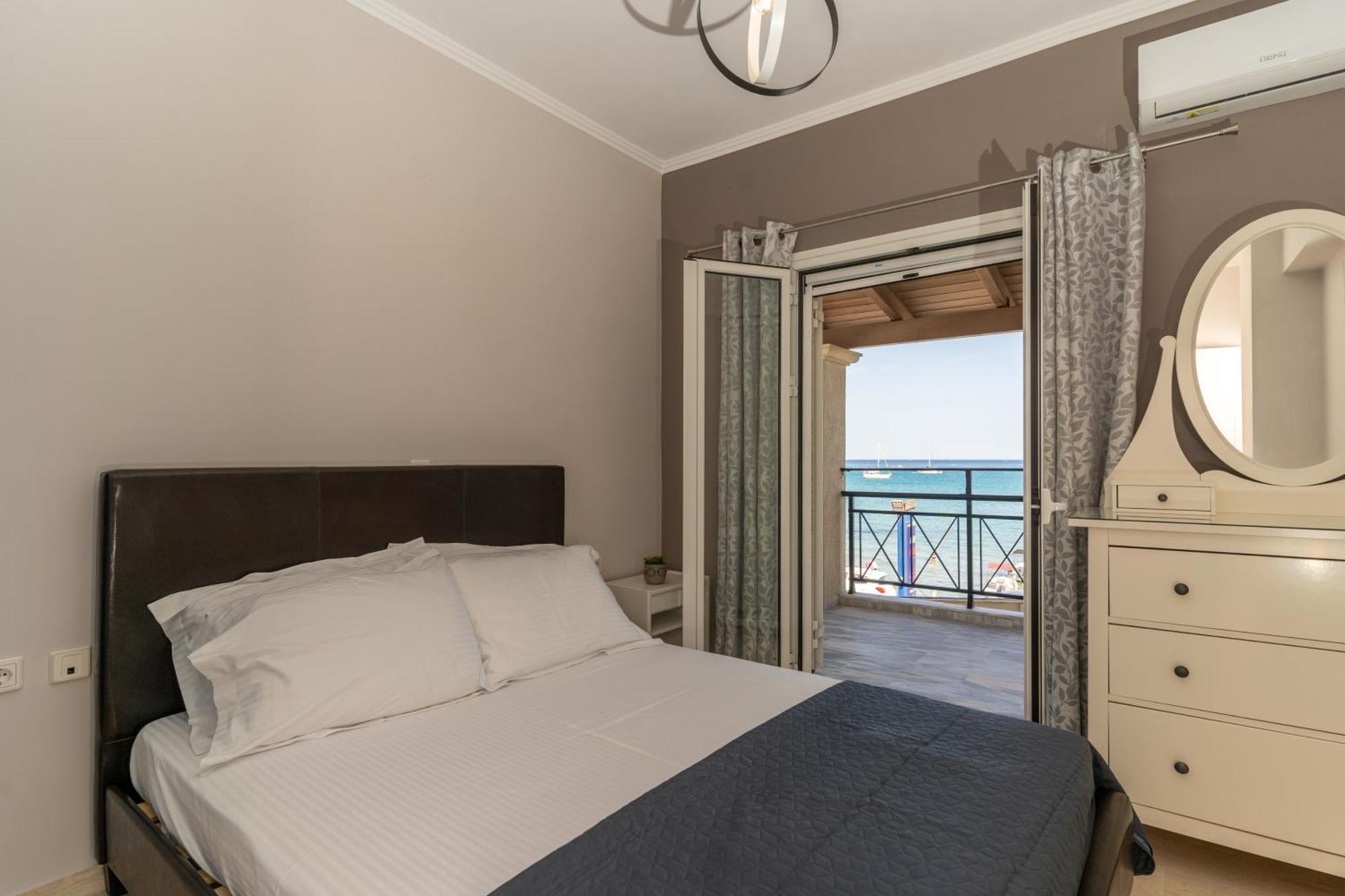 George Beachfront Apartments Lithakia  ภายนอก รูปภาพ