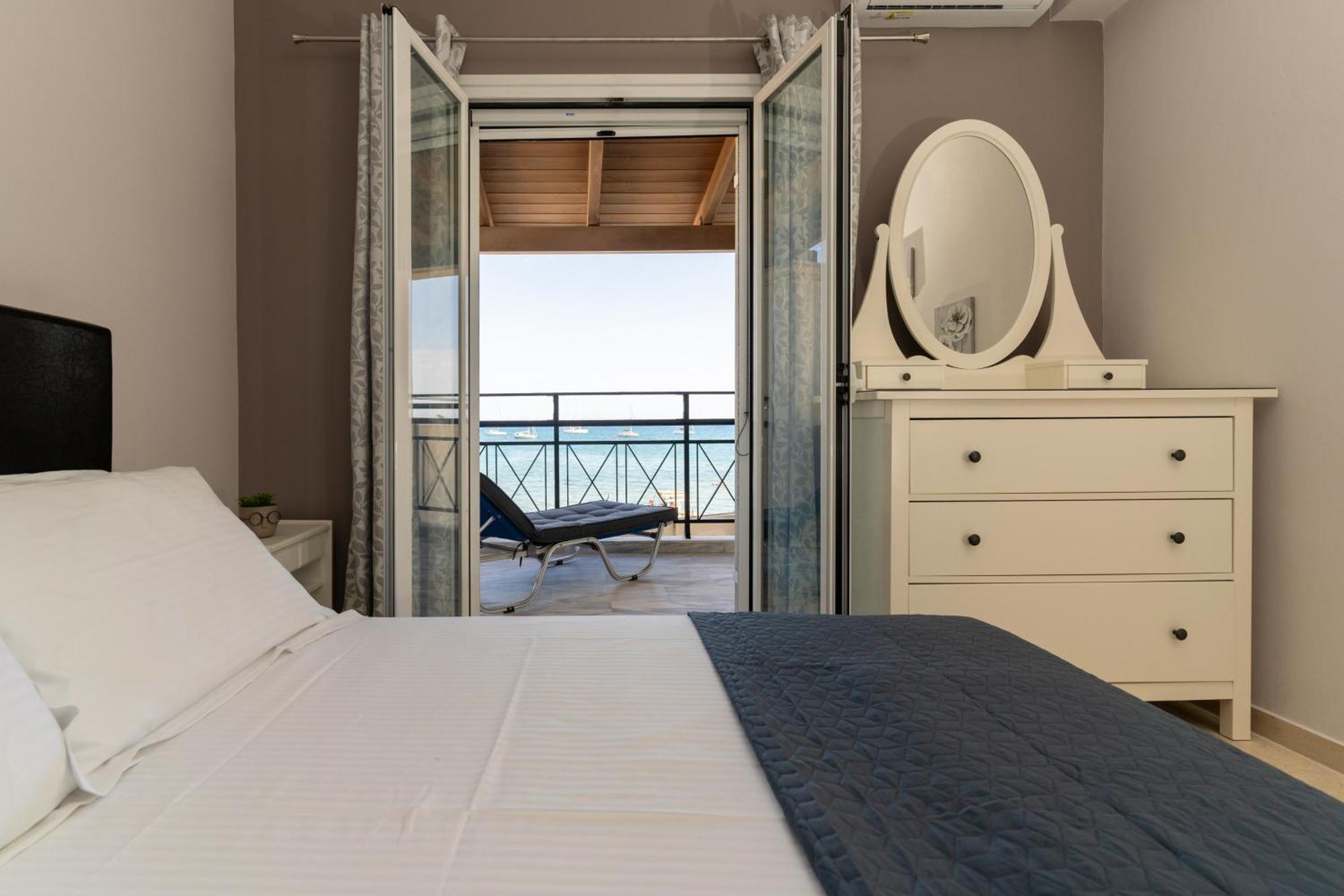 George Beachfront Apartments Lithakia  ห้อง รูปภาพ