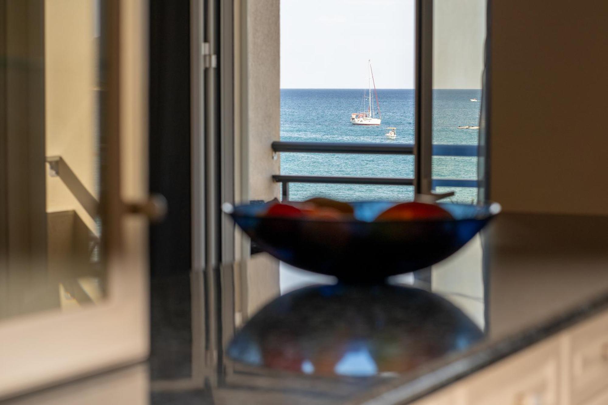 George Beachfront Apartments Lithakia  ห้อง รูปภาพ